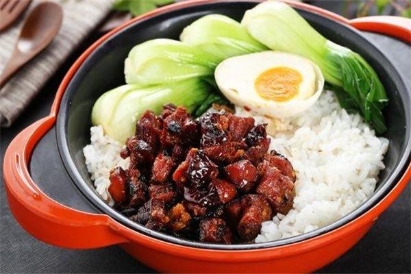 小微特色煲仔饭